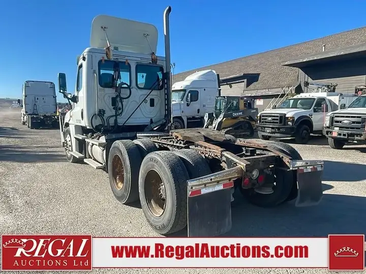 Freightliner Cascadia 2013 photo 4