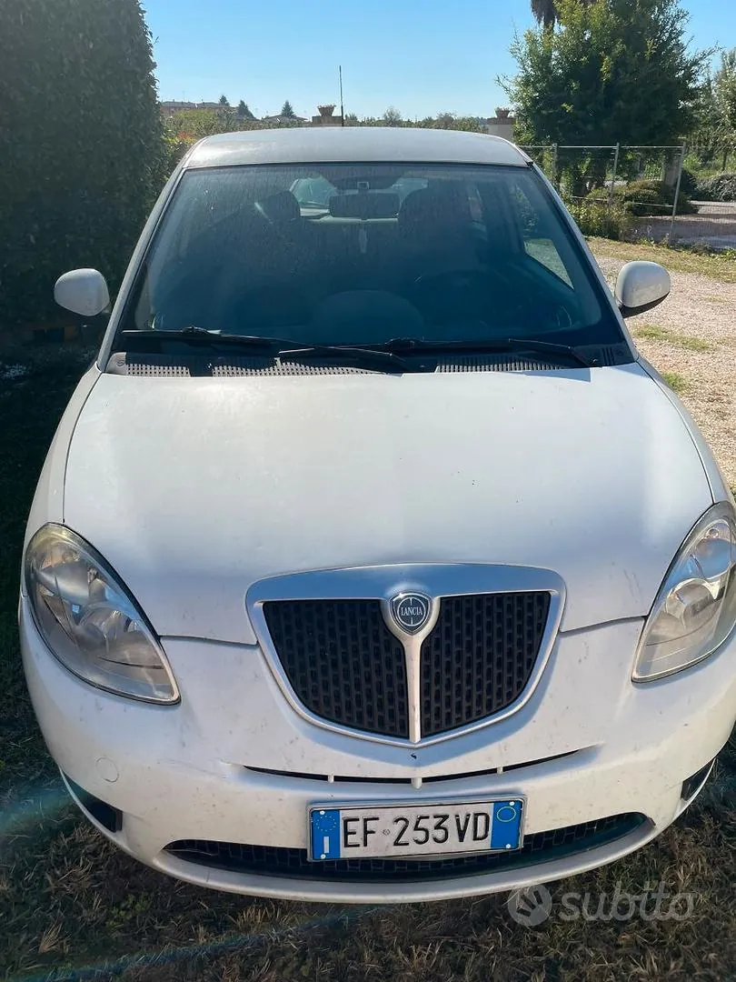 Lancia Ypsilon 2010 photo 2