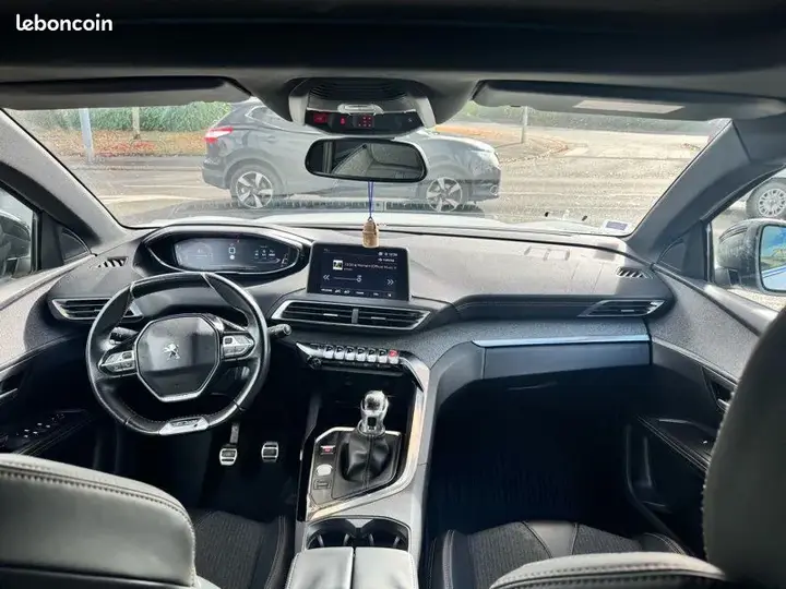 Peugeot 5008 2017 photo 3