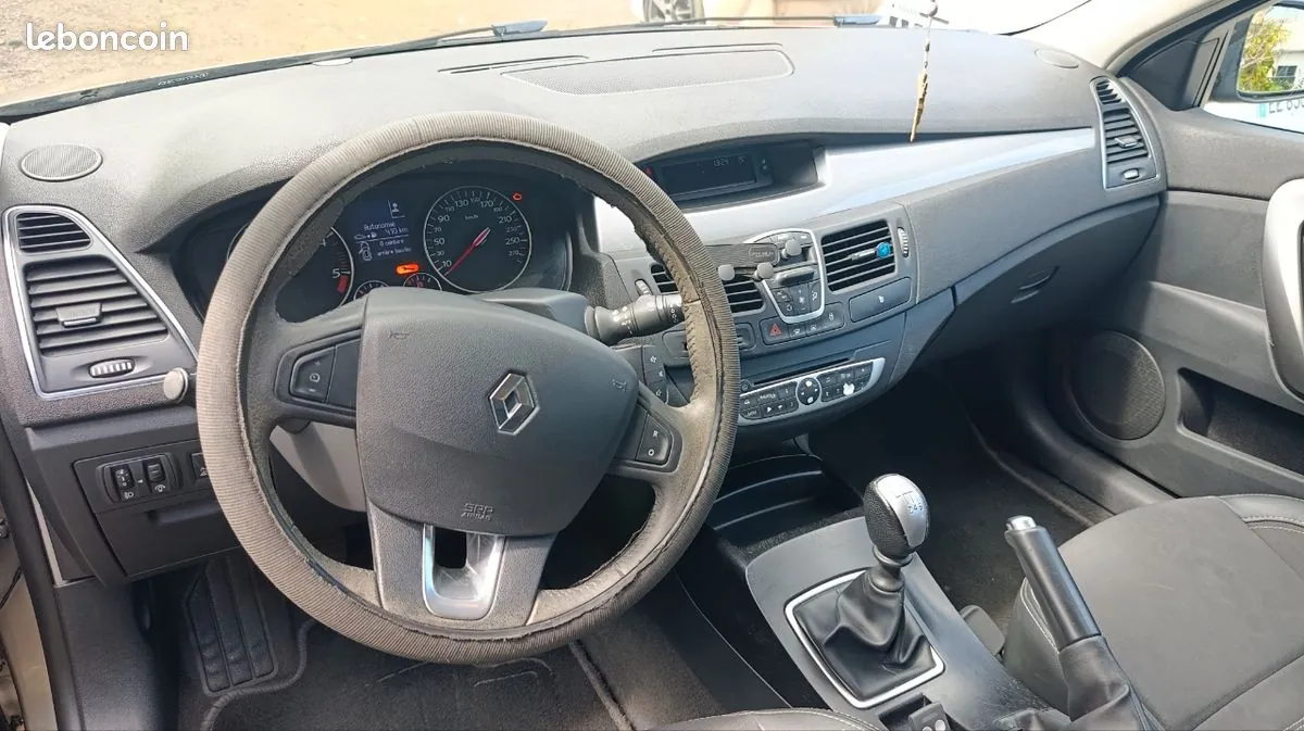 Renault Laguna 2011 photo 3
