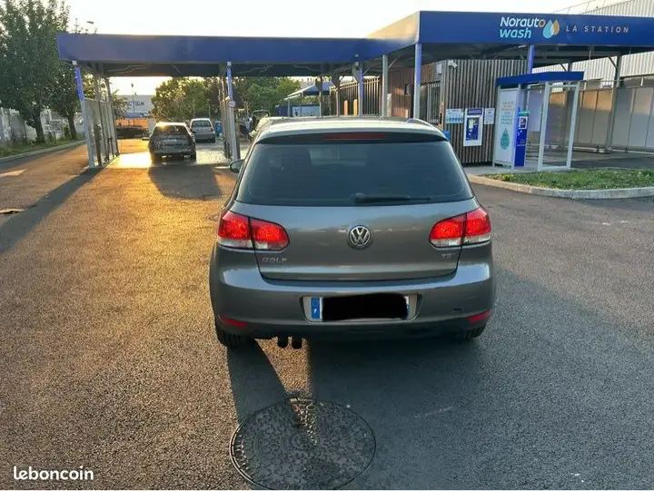 Volkswagen Golf 2010 photo 2