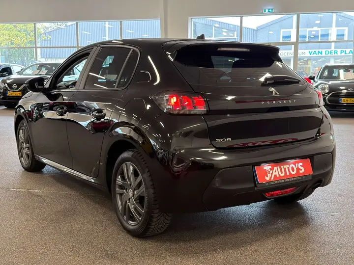 Peugeot 208 2021 photo 3