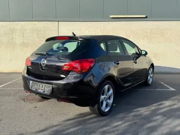 Opel Astra 2010 photo 3