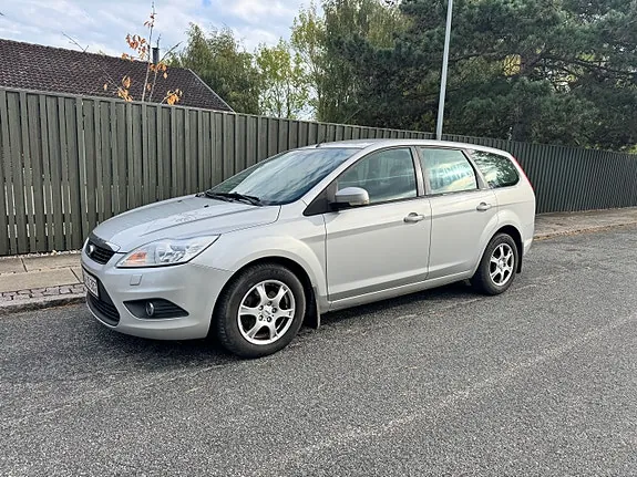 Ford Focus 2010 photo 2