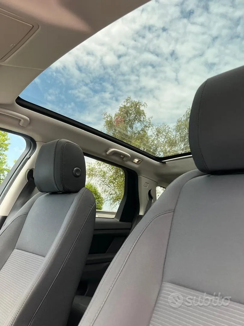 Land Rover Discovery Sport 2020 photo 4