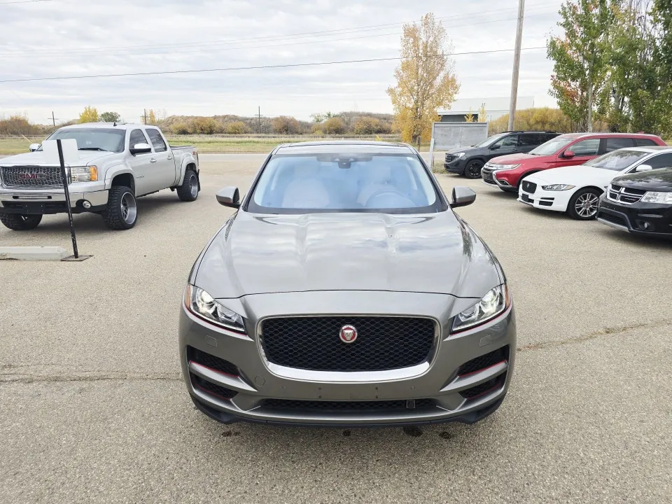 Jaguar F-Pace 2018 photo 2