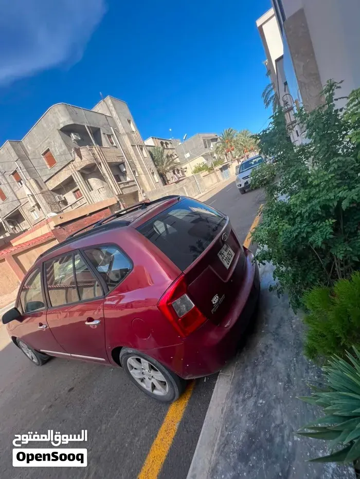 Kia Rondo 2008 photo 3