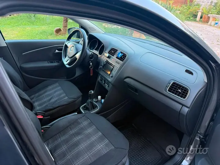 Volkswagen Polo 2015 photo 3