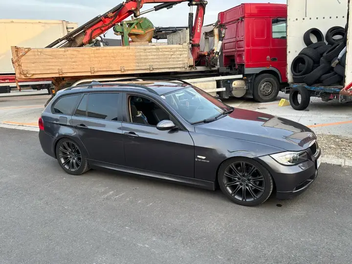 BMW 3 Series 2008 photo 2