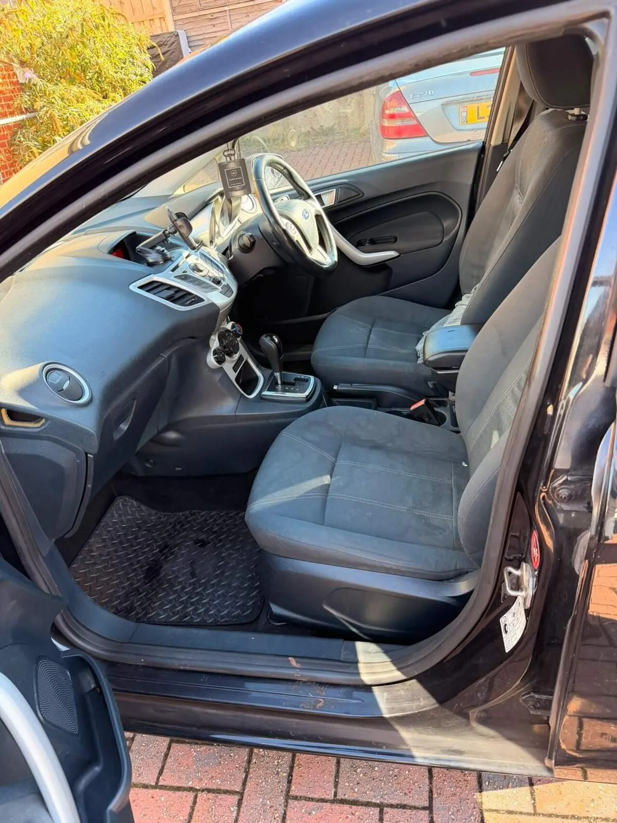 Ford Fiesta 2012 photo 4