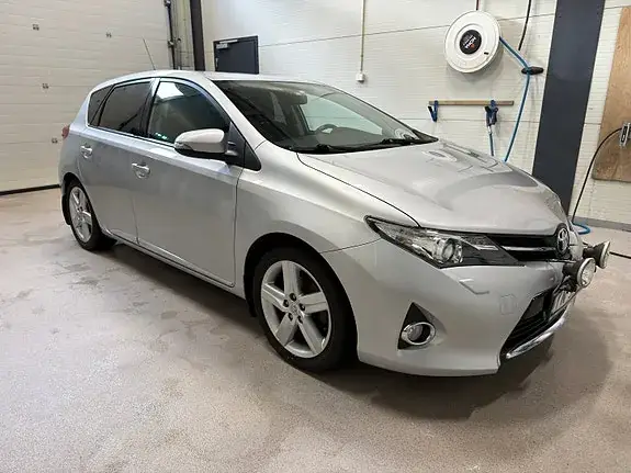 Toyota Auris 2013 photo 3