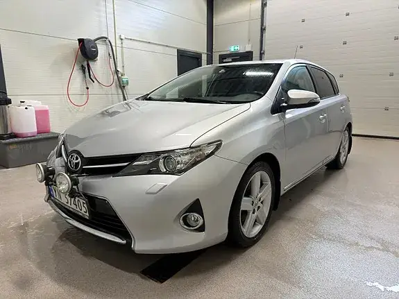 Toyota Auris 2013 photo 2