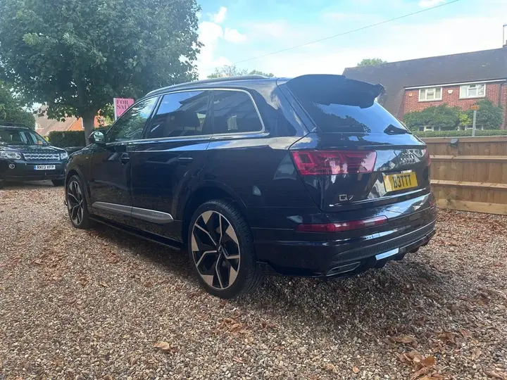 Audi Q7 2017 photo 5
