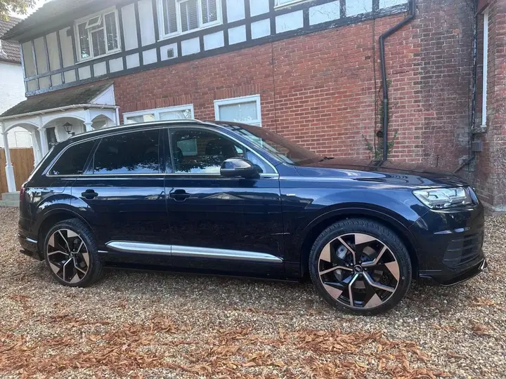 Audi Q7 2017 photo 2