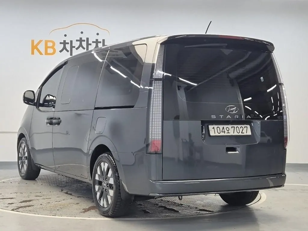 Hyundai Staria 2021 photo 2