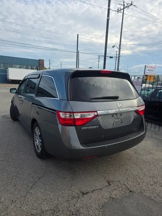 Honda Odyssey 2012 photo 3