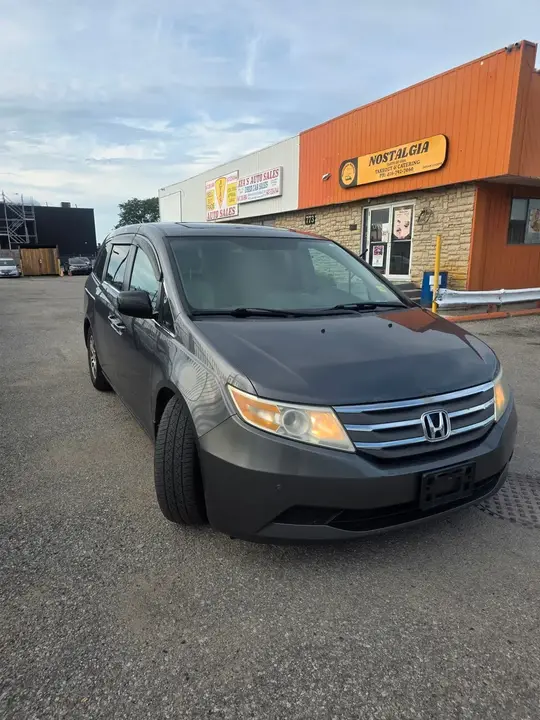 Honda Odyssey 2012 photo 2