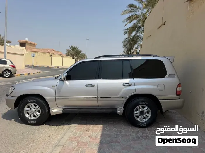 Toyota Land Cruiser 2002 photo 2