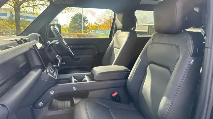 Land Rover Defender photo 3