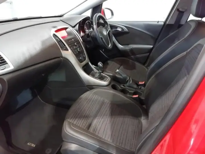 Vauxhall Astra 2014 photo 5