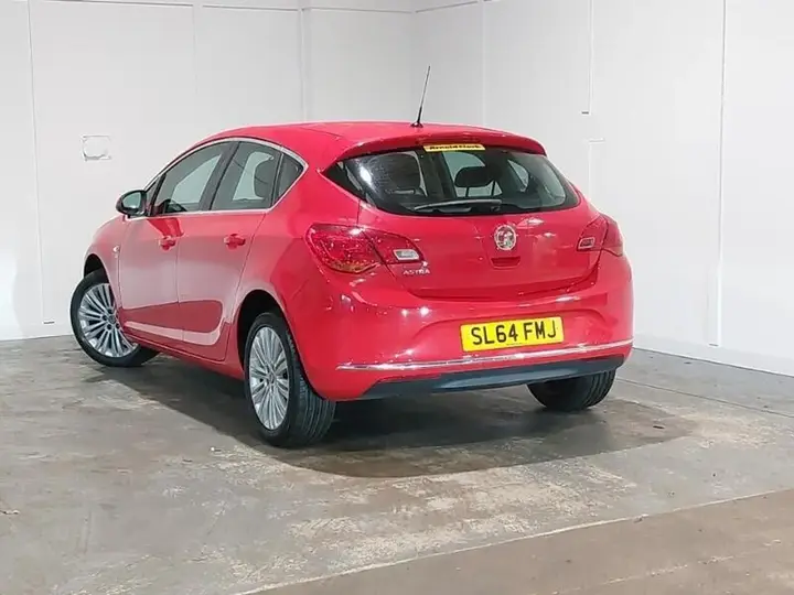 Vauxhall Astra 2014 photo 2
