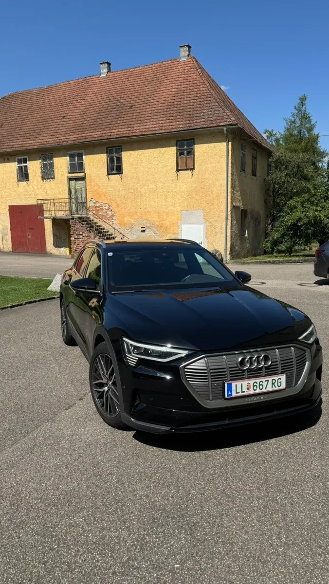 Audi E-Tron 2021 photo 2