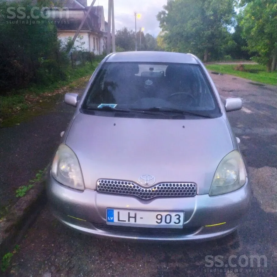 Toyota Yaris 2004 photo 2