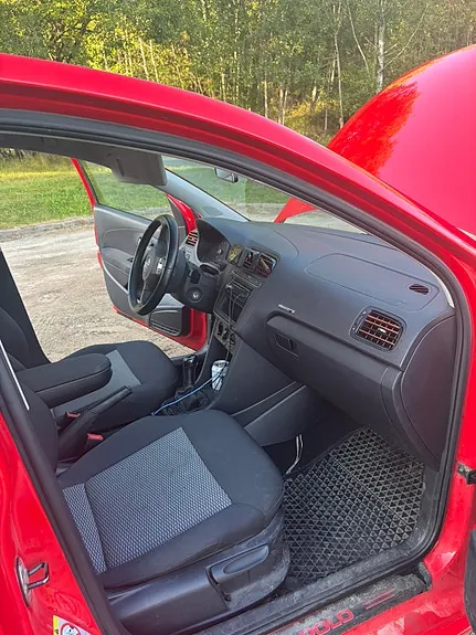 Volkswagen Polo 2011 photo 2