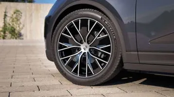 Porsche Macan 2025 photo 2