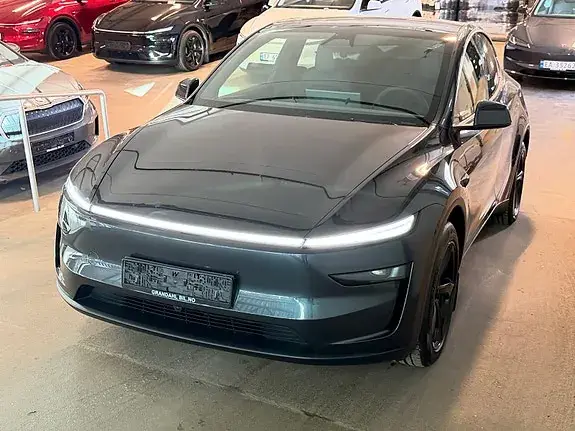 Tesla Model Y 2026 photo 4