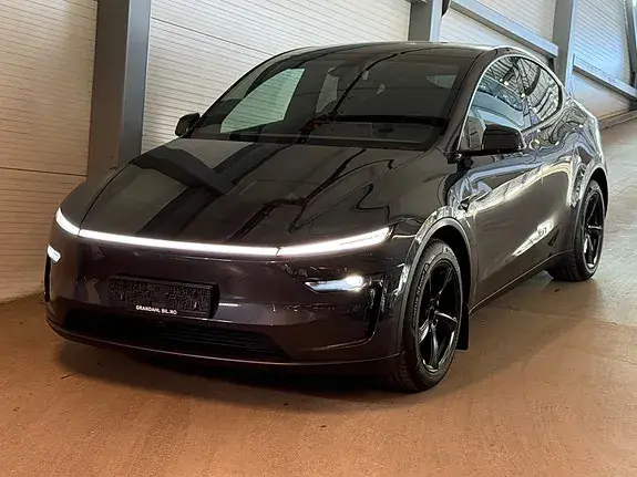 Tesla Model Y 2026 photo 2