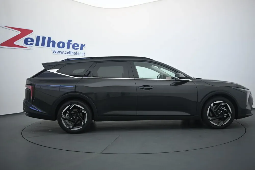 Kia K4 photo 2