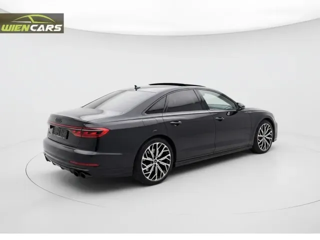 Audi A8 2022 photo 2