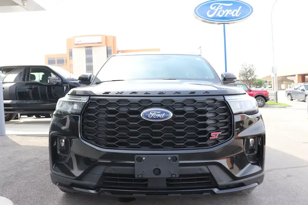 Ford Explorer 2025 photo 2