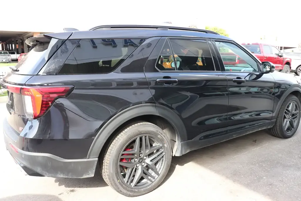 Ford Explorer 2025 photo 5