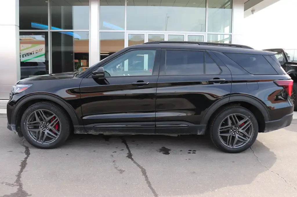 Ford Explorer 2025 photo 4