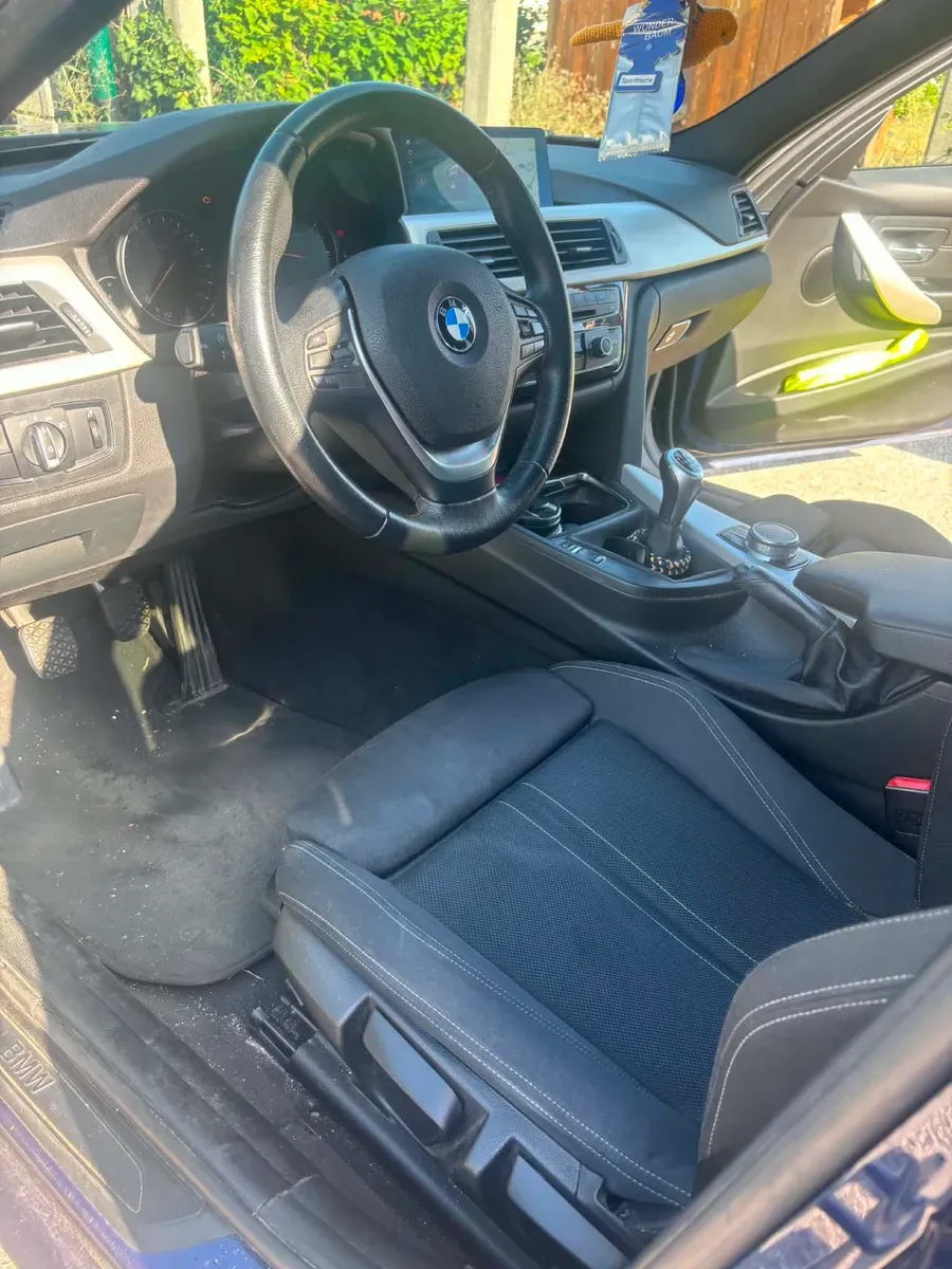 BMW 3 Series 2018 photo 3