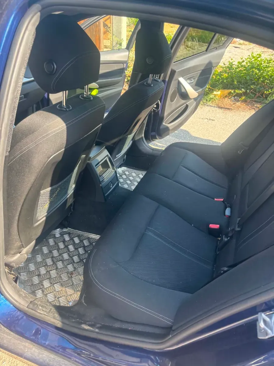 BMW 3 Series 2018 photo 2