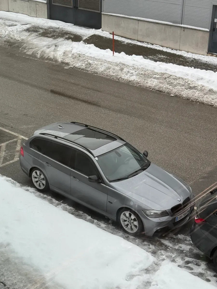 BMW 3 Series 2009 photo 2