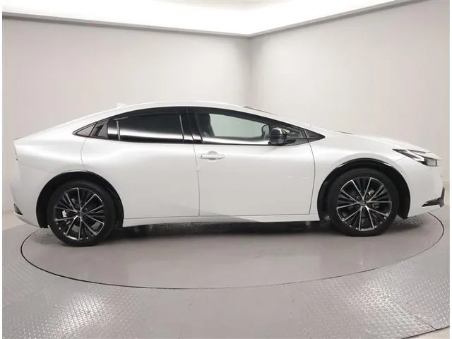 Toyota Prius 2023 photo 2