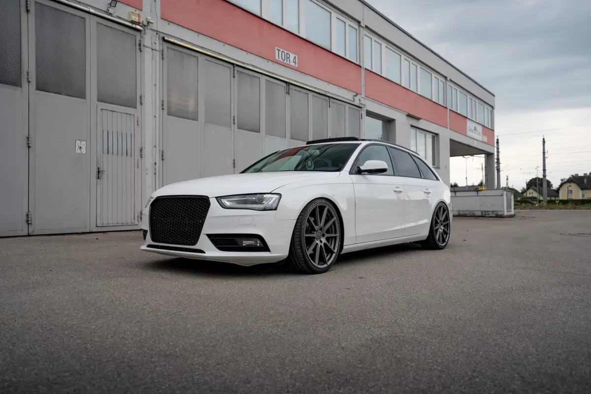 Audi A4 2012 photo 3