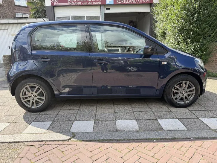 Volkswagen Up 2013 photo 2