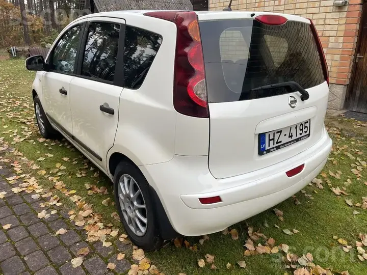 Nissan Note 2012 photo 3