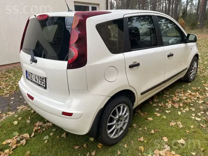 Nissan Note 2012 photo 4