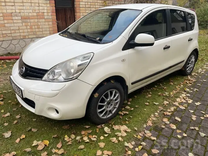 Nissan Note 2012 photo 2