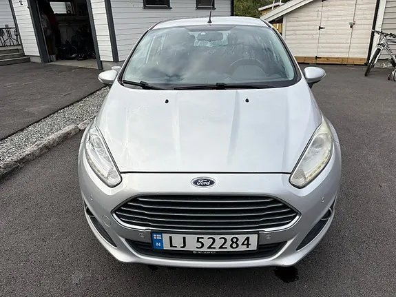 Ford Fiesta 2013 photo 2