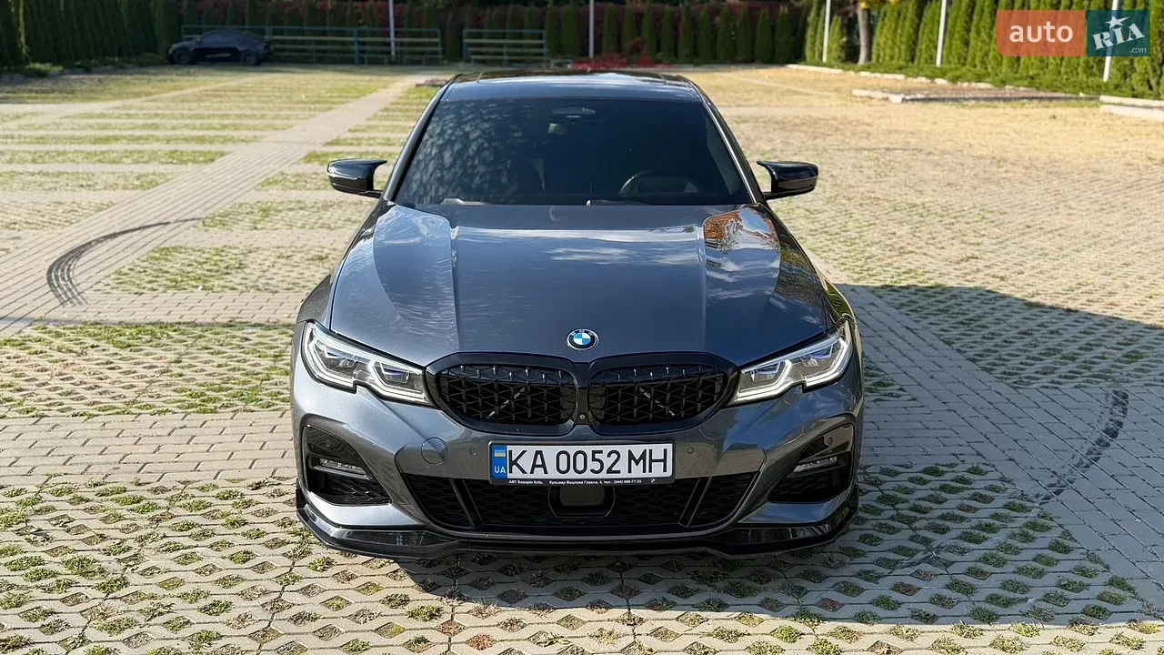 BMW 3 Series 2018 photo 2