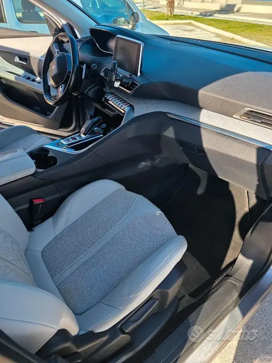 Peugeot 5008 2017 photo 3