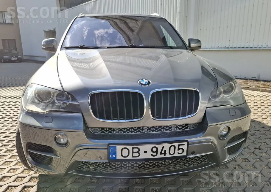 BMW X5 2010 photo 2