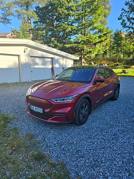 Ford Mustang Mach-E 2022 photo 3